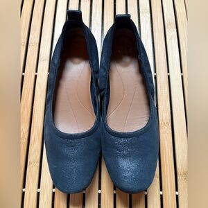 NWOT Clarks Unstructured Metallic Navy Blue Ballet Flats
